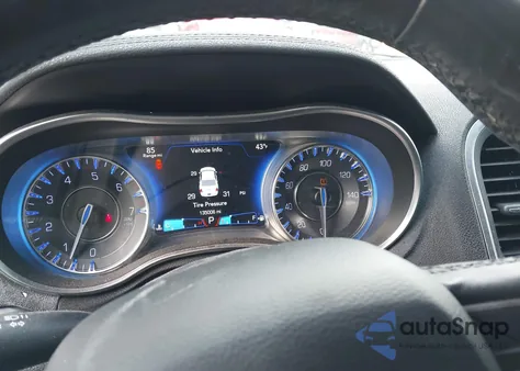 2015 Chrysler 300 Limited из США, поврежденный, VIN 2C3CCAAG1FH756127